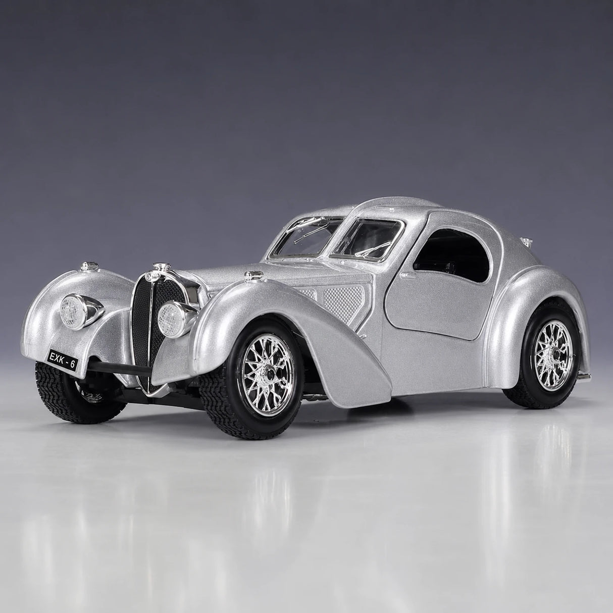 Bburago Bugatti 1936 Type 57SC Atlantic prateado 1:24 – modelo de exposição em metal fundido
