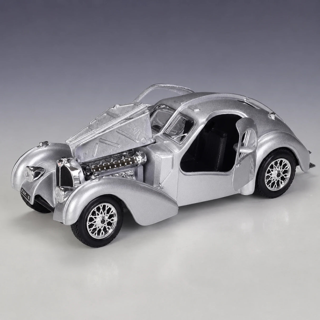 Bburago Bugatti 1936 Type 57SC Atlantic prateado 1:24 – modelo de exposição em metal fundido