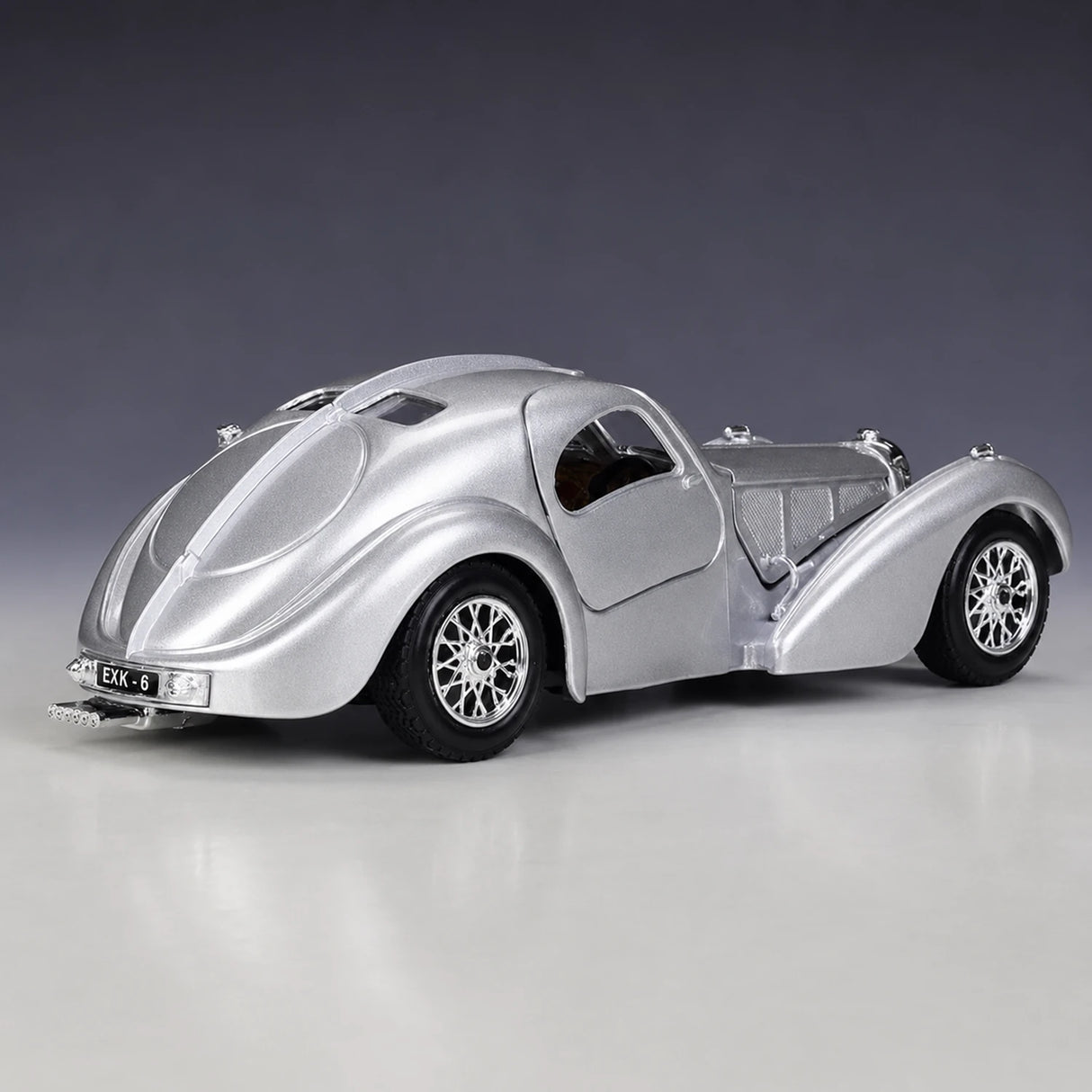 Bburago Bugatti 1936 Type 57SC Atlantic prateado 1:24 – modelo de exposição em metal fundido