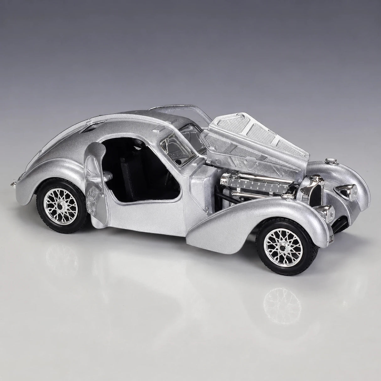 Bburago Bugatti 1936 Type 57SC Atlantic prateado 1:24 – modelo de exposição em metal fundido