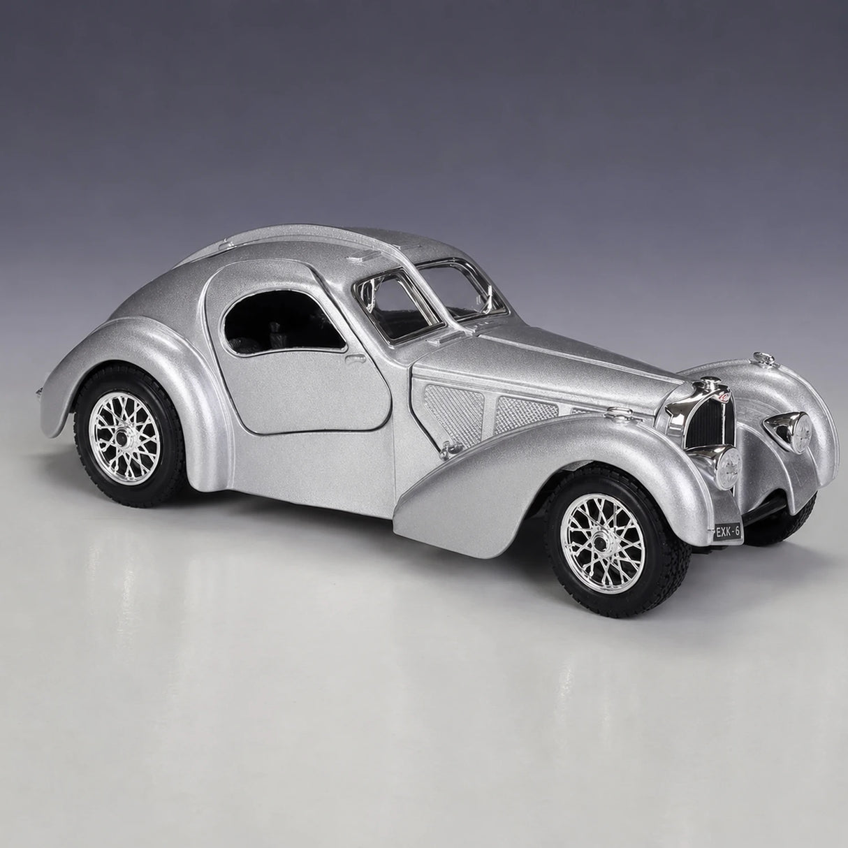 Bburago Bugatti 1936 Type 57SC Atlantic prateado 1:24 – modelo de exposição em metal fundido