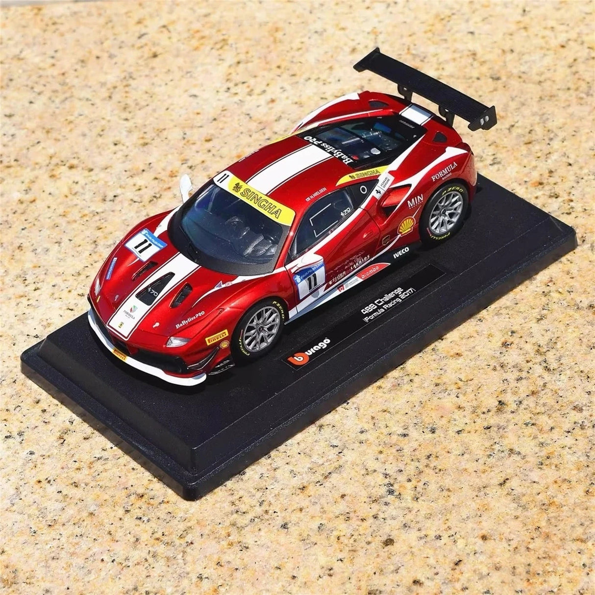 Bburago Ferrari 2017 488 Challenge #11 Formula Racing 1:24 model wyświetlacza z odlewem – zobacz 16