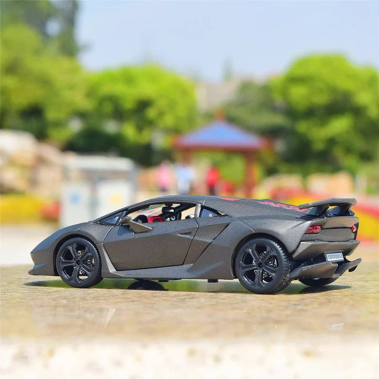 Bburago Lamborghini 2012 Sesto Elemento szary 1:24 – odlewany model ekspozycyjny
