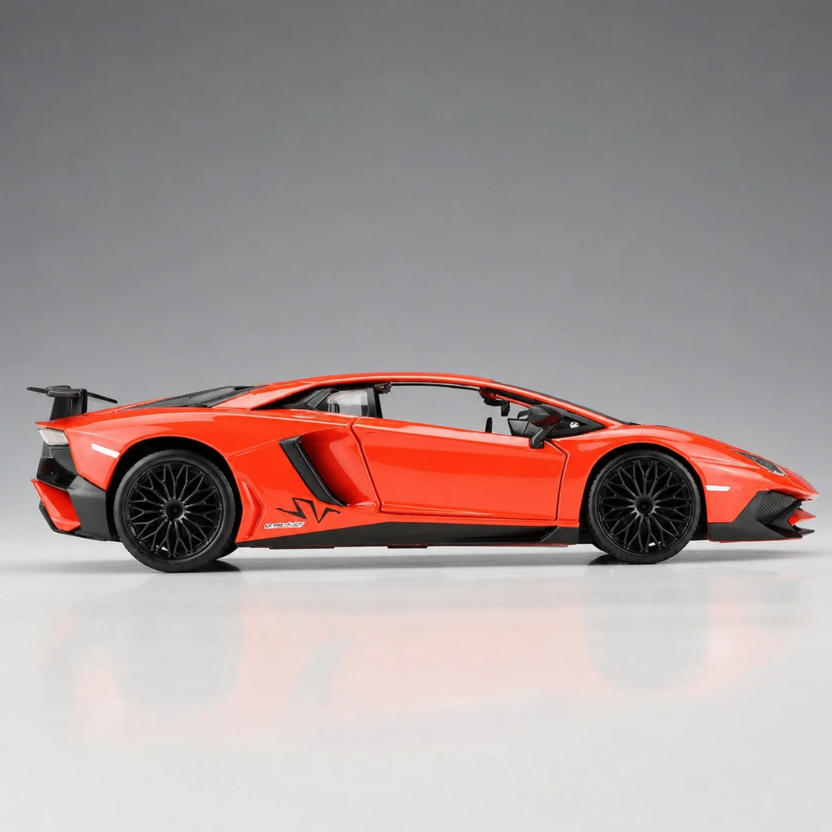 Bburago Lamborghini 2016 Aventador LP750-4 SV Red 1:24 – model wyświetlacza odlewany