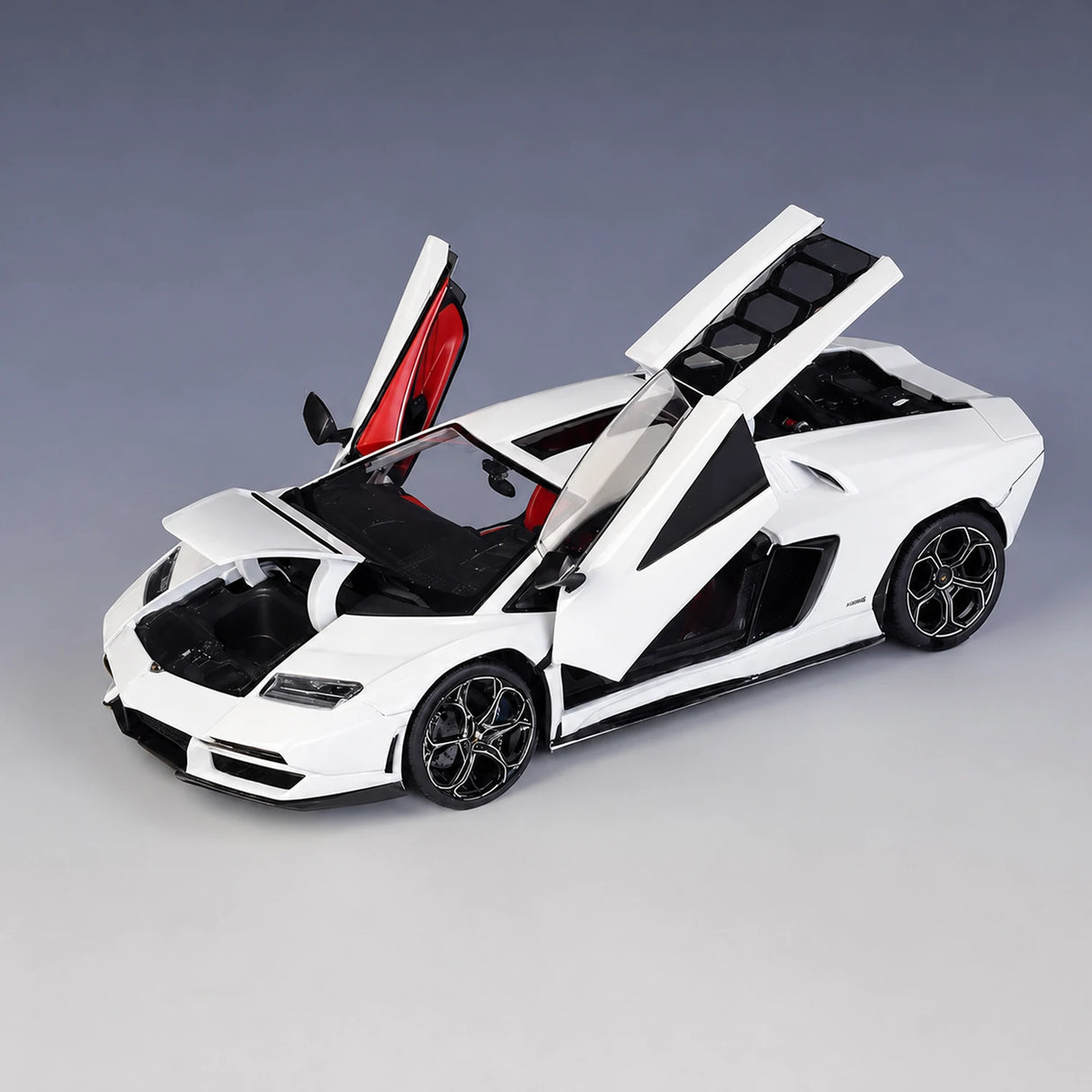 Bburago Lamborghini 2022 Countach LPI800-4 White 1:24 – Diecast Display Model Die-Cast