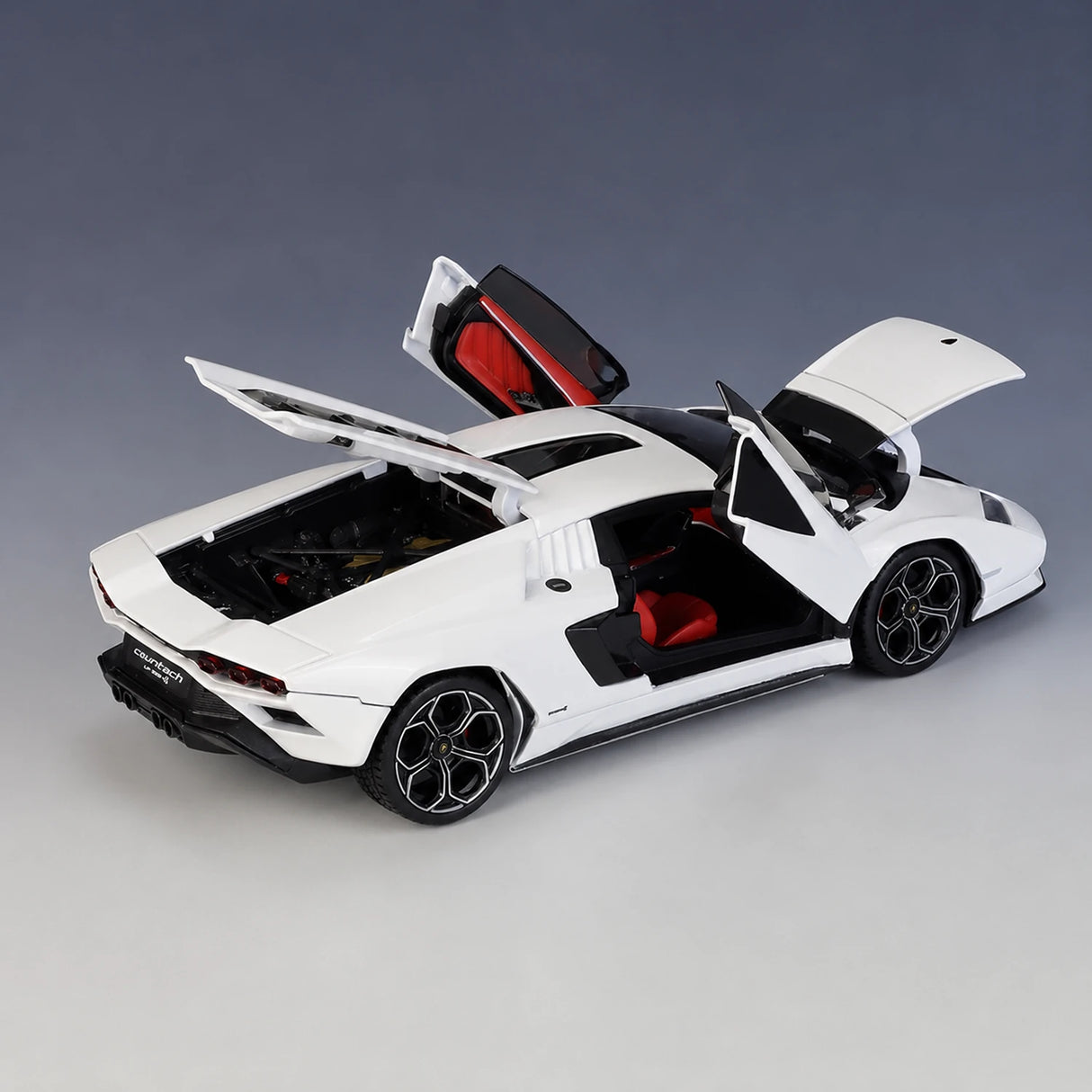 Bburago Lamborghini 2022 Countach LPI800-4 White 1:24 – Diecast Display Model Die-Cast