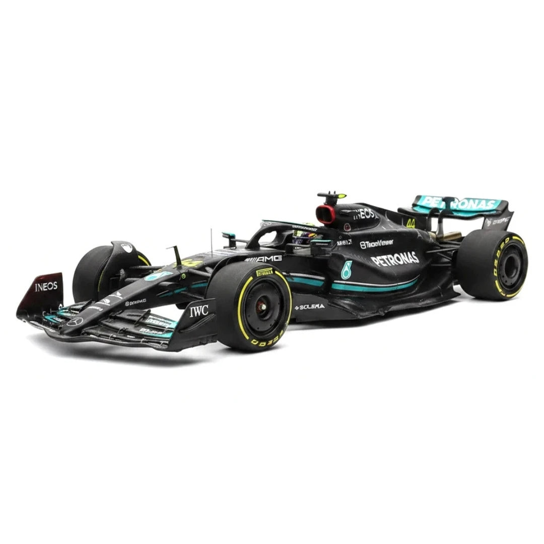 1:24 Mercedes-AMG 2023 W14 E Performance #44 Lewis Hamilton F1 model car by Bburago - view 3