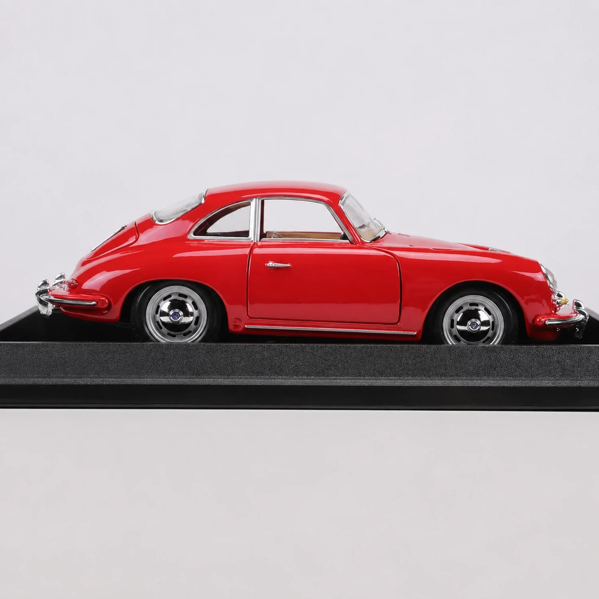 Bburago Porsche 1961 356B Coupe Red 1:24 – model wyświetlacza odlewany
