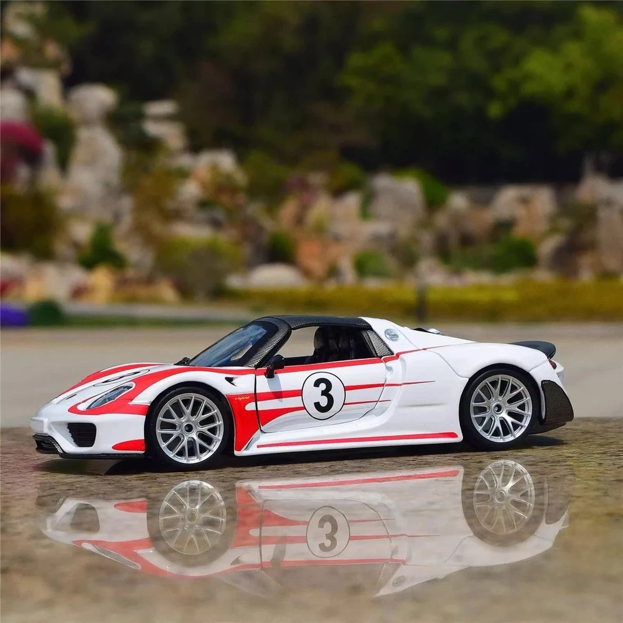 Pakiet Bburago Porsche 2013 918 Spyder Weissach 1:24 – Model wyświetlacza odlewany z odlewu