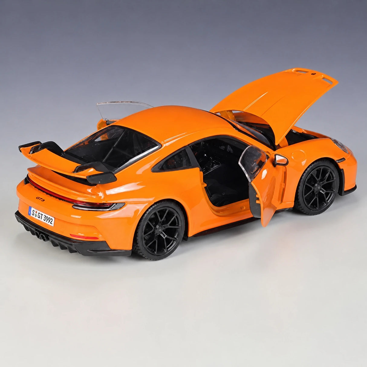 Bburago Porsche 2021 911 GT3 Orange 1:24 – model z odlewem odlewanym