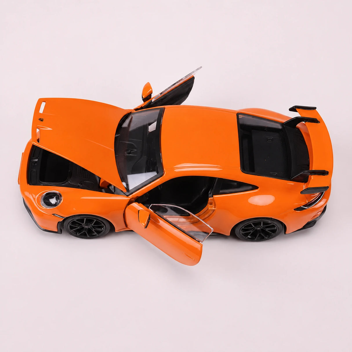 Bburago Porsche 2021 911 GT3 Orange 1:24 – model z odlewem odlewanym
