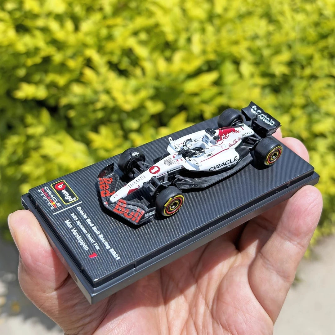 Bburago Red Bull 2025 RB21 #1 Livrée japonaise GP Livrée blanche Max Verstappen F1 1:64 modèle d’exposition en métal moulé sous pression - vue 1
