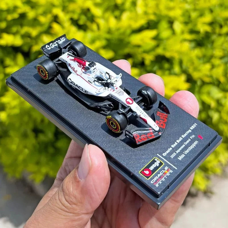 Bburago Red Bull 2025 RB21 #1 Japonais vainqueur GP livrée blanche Max Verstappen F1 1:64 modèle d’exposition en métal moulé sous pression - voir 4