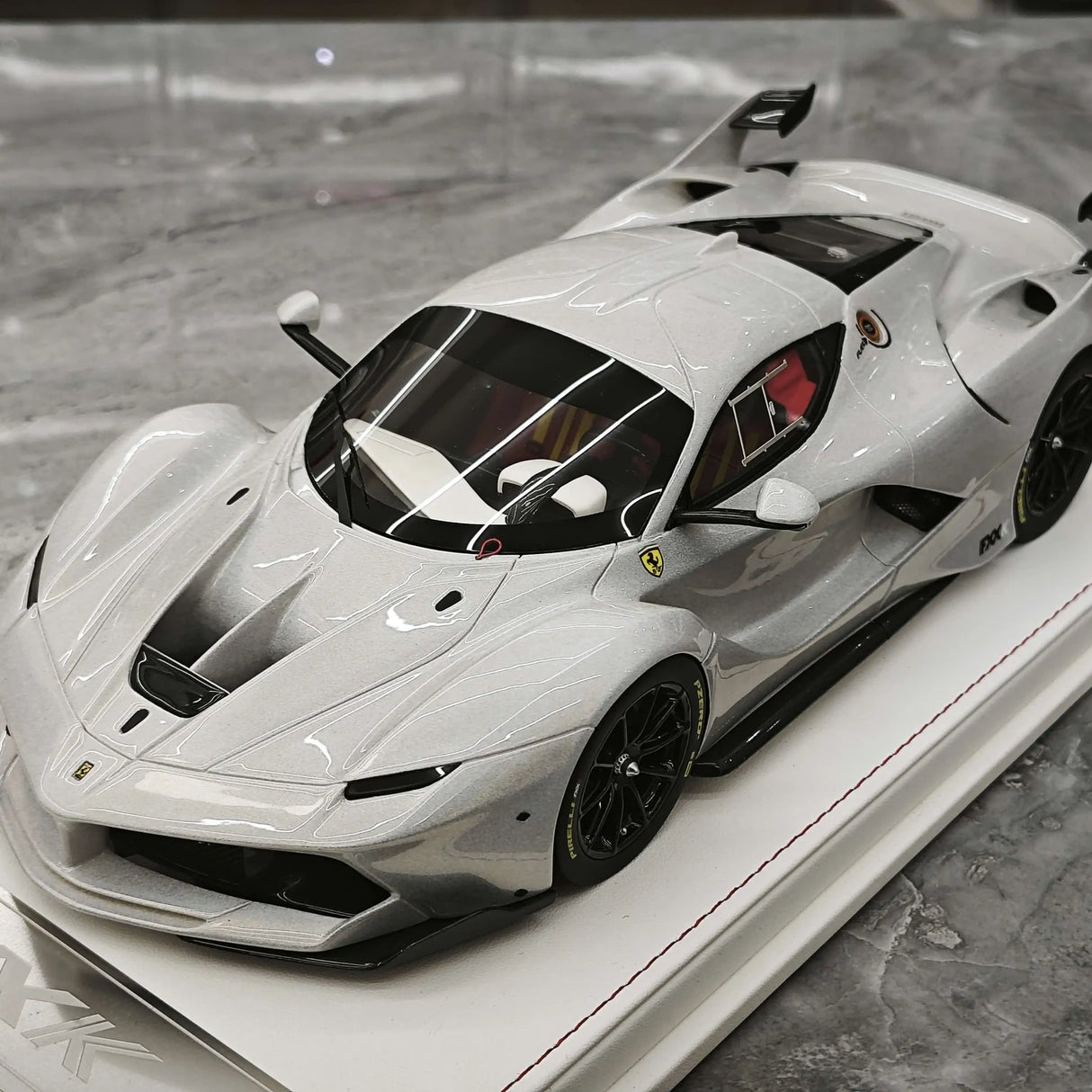 CE Ferrari 2018 FXX K Evo Modified Silver 1:18 – Resina modello in resina collezionabile