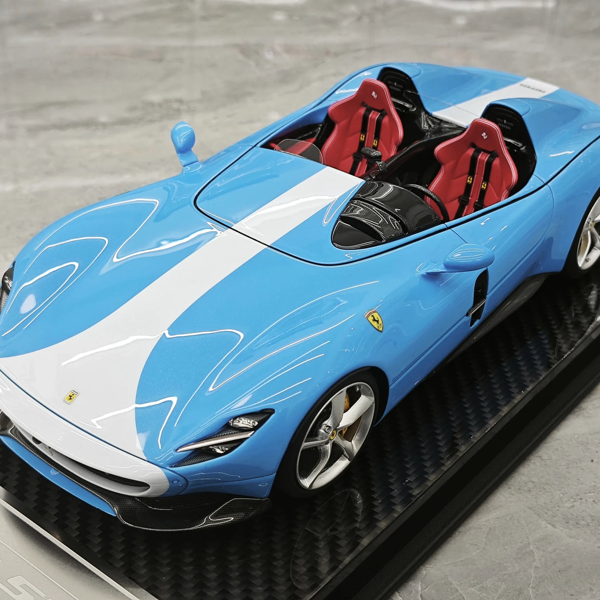 CE Ferrari 2018 Monza SP2 California Blue 1:18 – Samlarresinmodellresin
