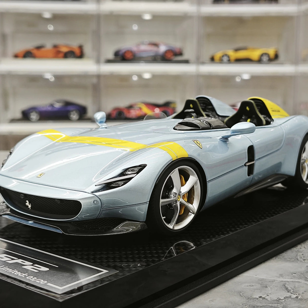 CE Ferrari 2018 Monza SP2 Ice Blue 1:18 – Samlarobjekt resinmodellresin