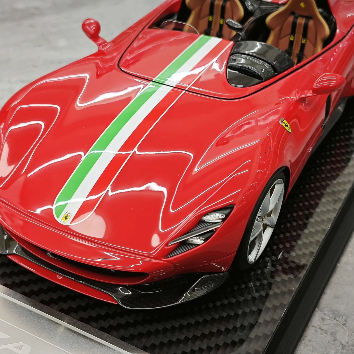 CE Ferrari 2018 مونزا SP2 الإيطالي الأحمر 1:18 – نموذج راتنج قابل للجمع