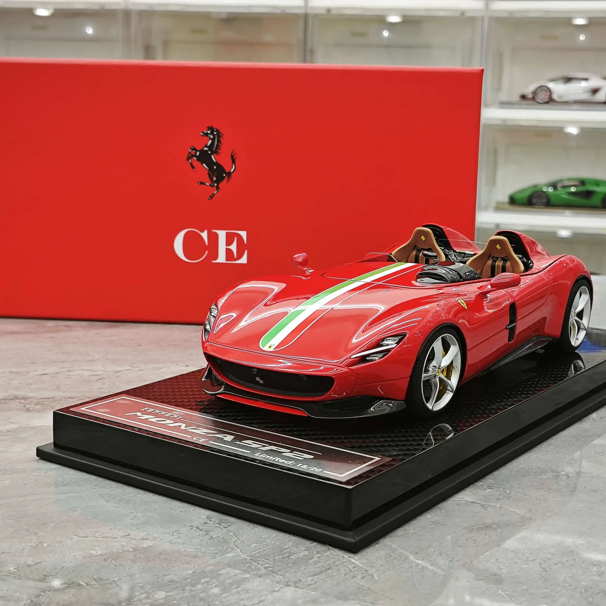 CE Ferrari 2018 مونزا SP2 الإيطالي الأحمر 1:18 – نموذج راتنج قابل للجمع