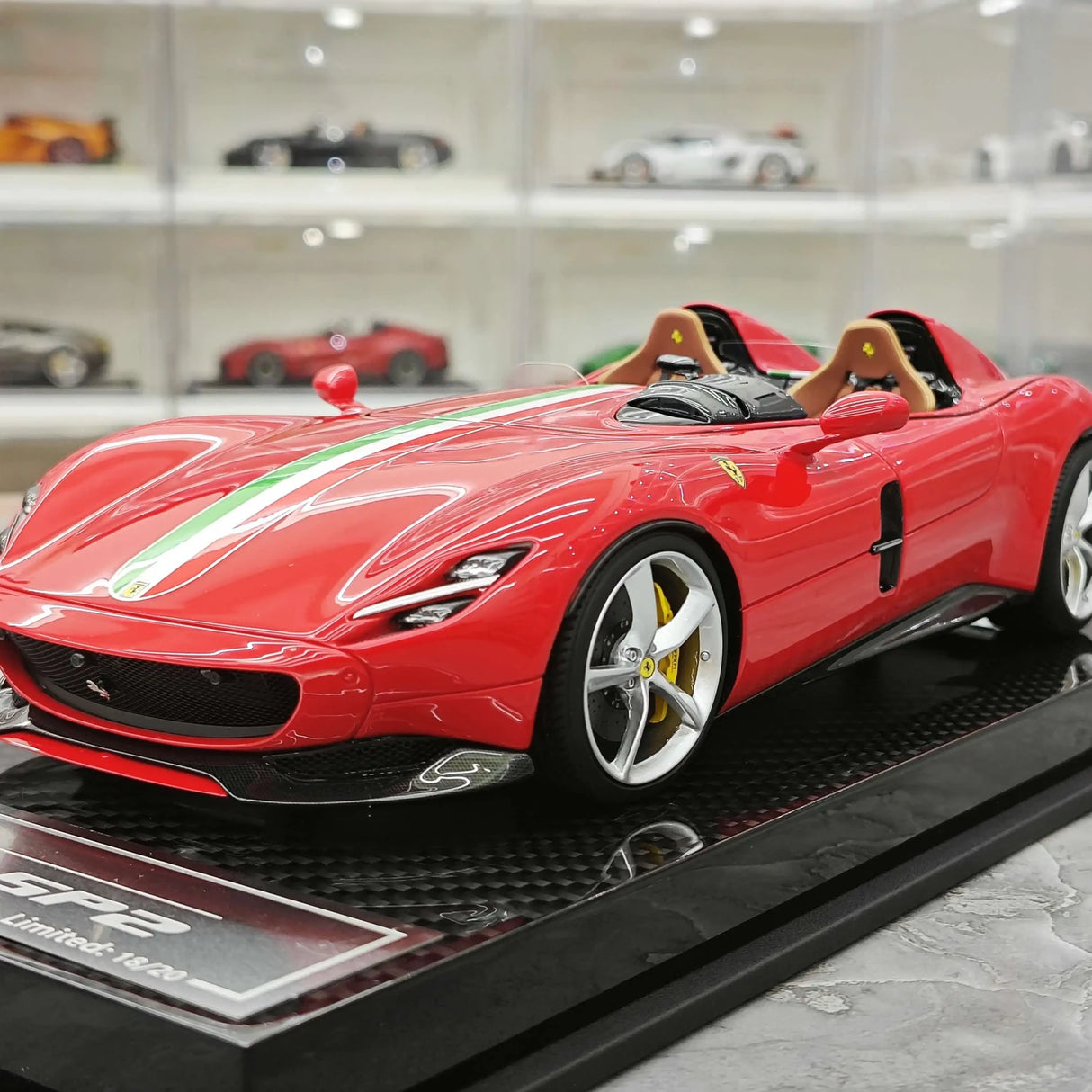 CE Ferrari 2018 مونزا SP2 الإيطالي الأحمر 1:18 – نموذج راتنج قابل للجمع