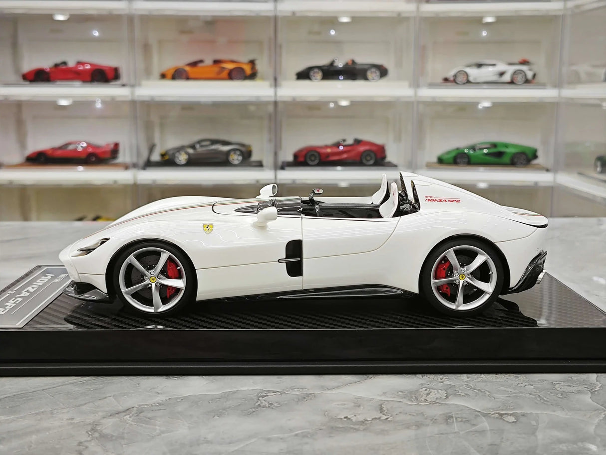 CE Ferrari 2018 Monza SP2 italiensk vit 1:18 – samlarobjekt resinmodellresin