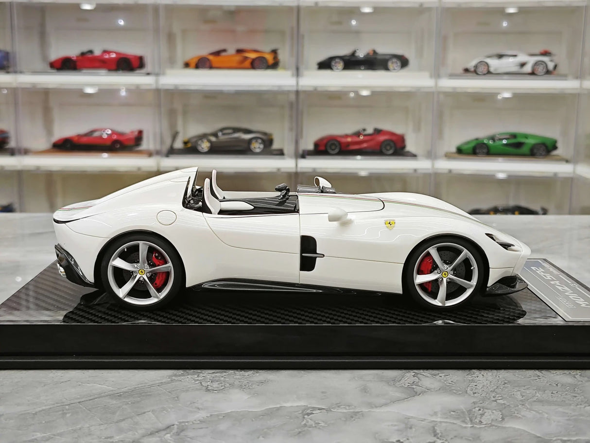 CE Ferrari 2018 Monza SP2 italiensk vit 1:18 – samlarobjekt resinmodellresin