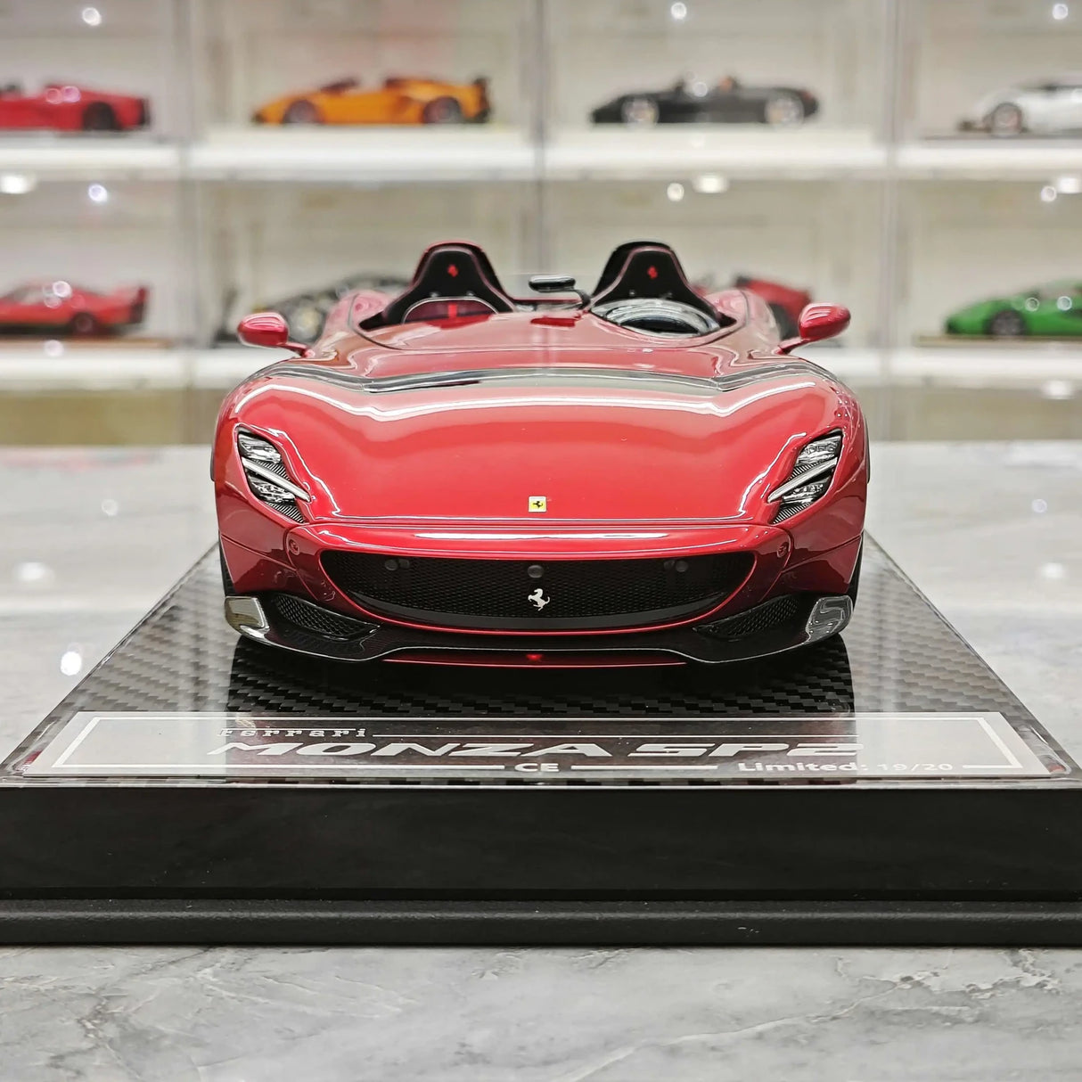 CE Ferrari 2018 مونزا SP2 معدني أحمر 1:18 – راتنج نموذجي قابل للجمع