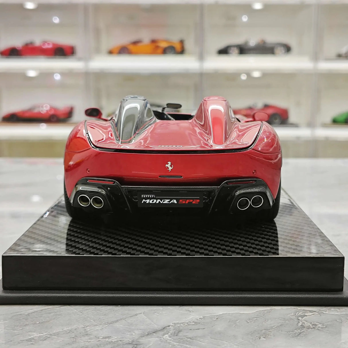 CE Ferrari 2018 مونزا SP2 معدني أحمر 1:18 – راتنج نموذجي قابل للجمع