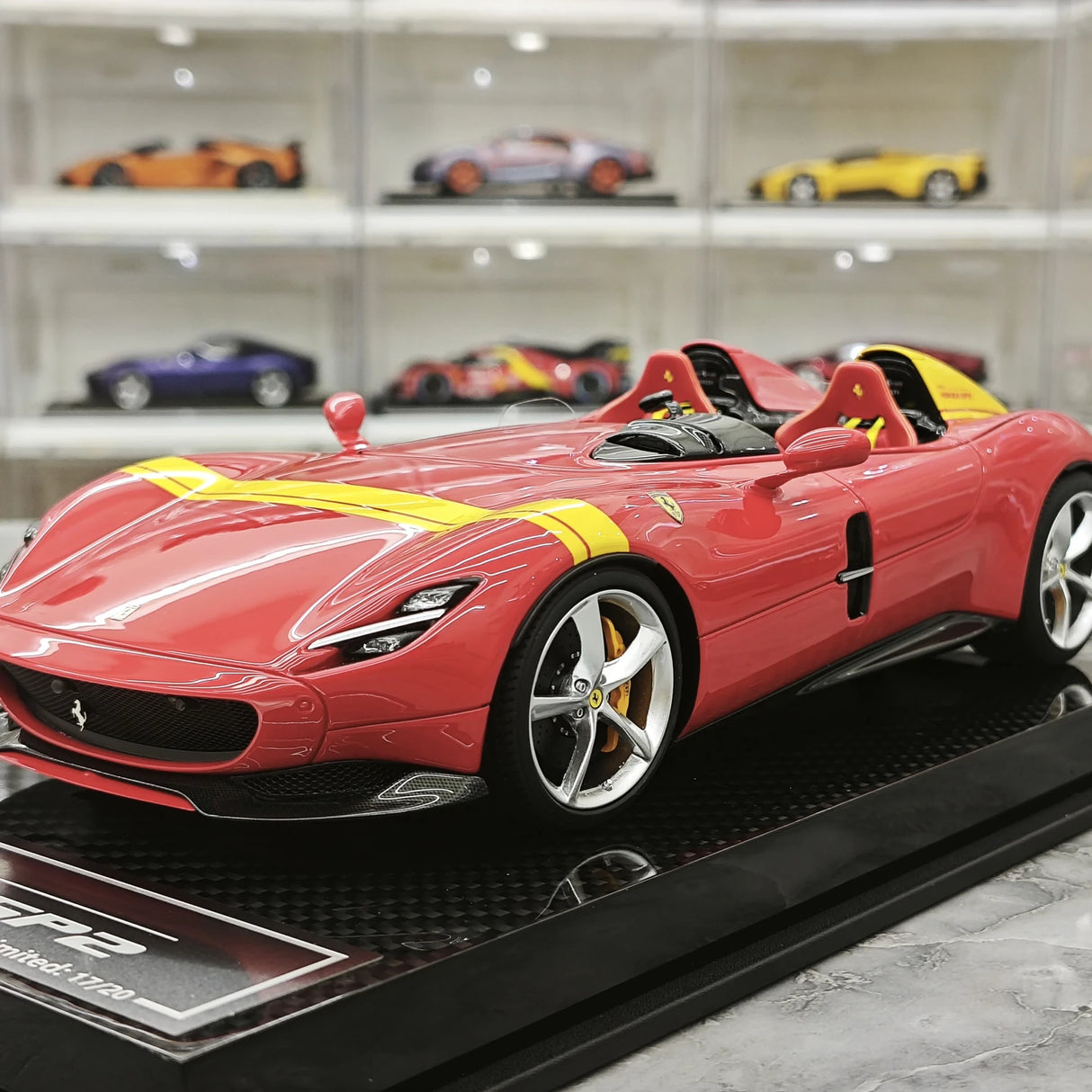 CE Ferrari 2018 Monza SP2 Speed Red 1:18 – Samlarobjekt resinmodellresin resin