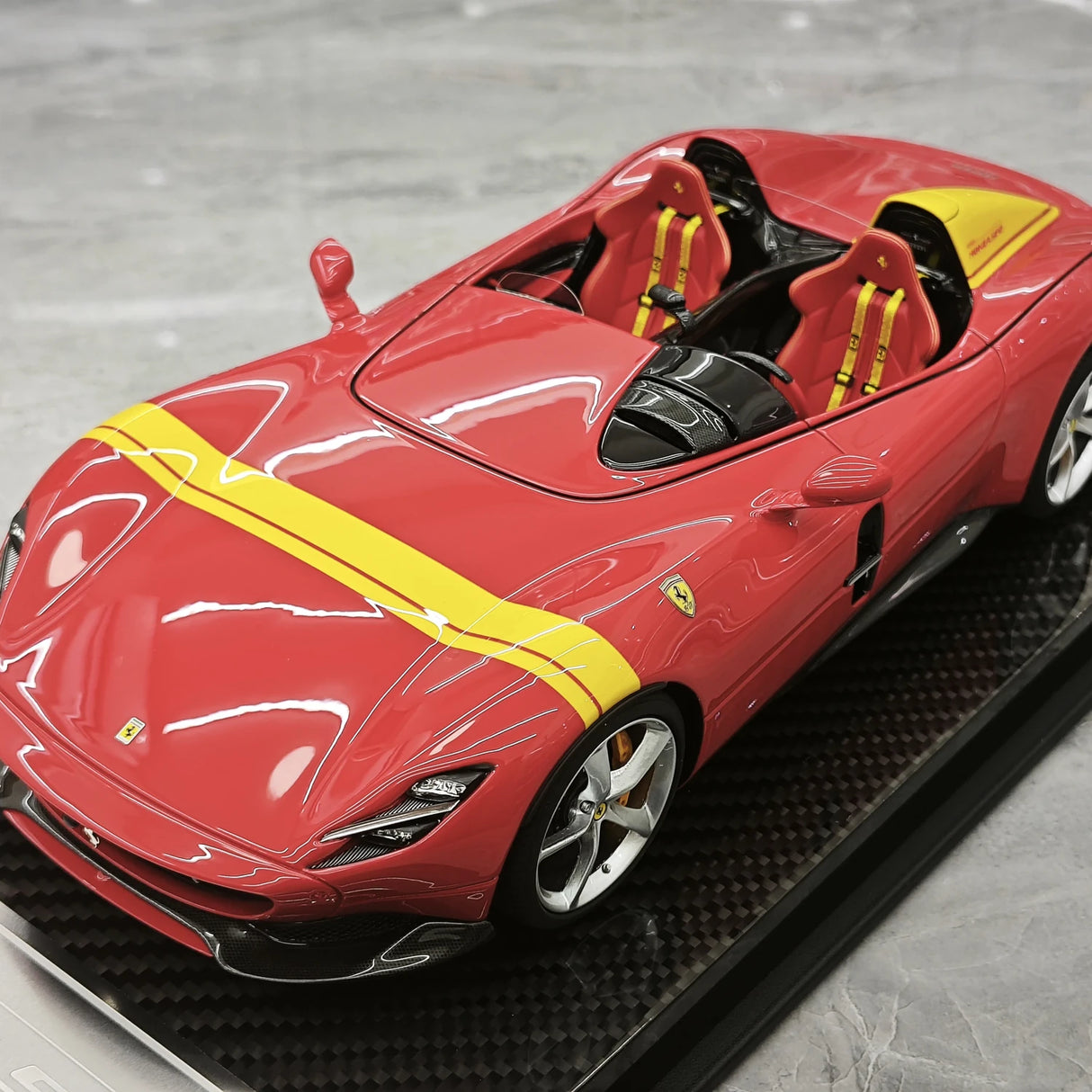 CE Ferrari 2018 Monza SP2 Speed Red 1:18 – Samlarobjekt resinmodellresin resin
