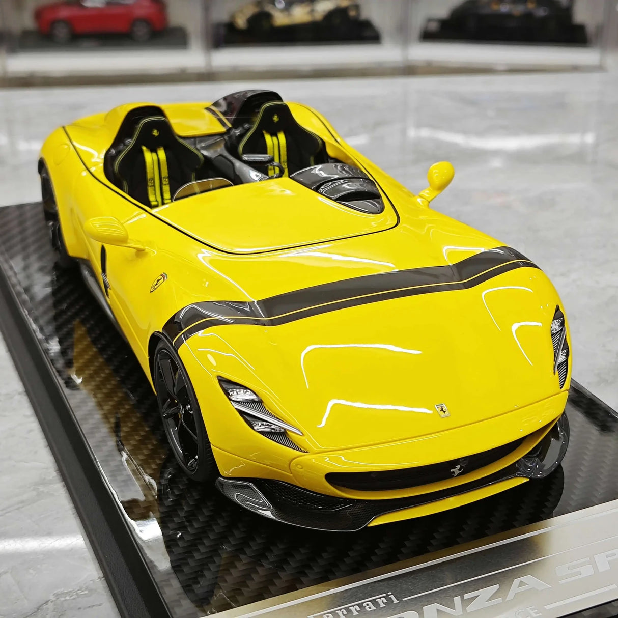 CE Ferrari 2018 Monza SP2 Yellow 1:18 – samlarobjekt resinmodellresin