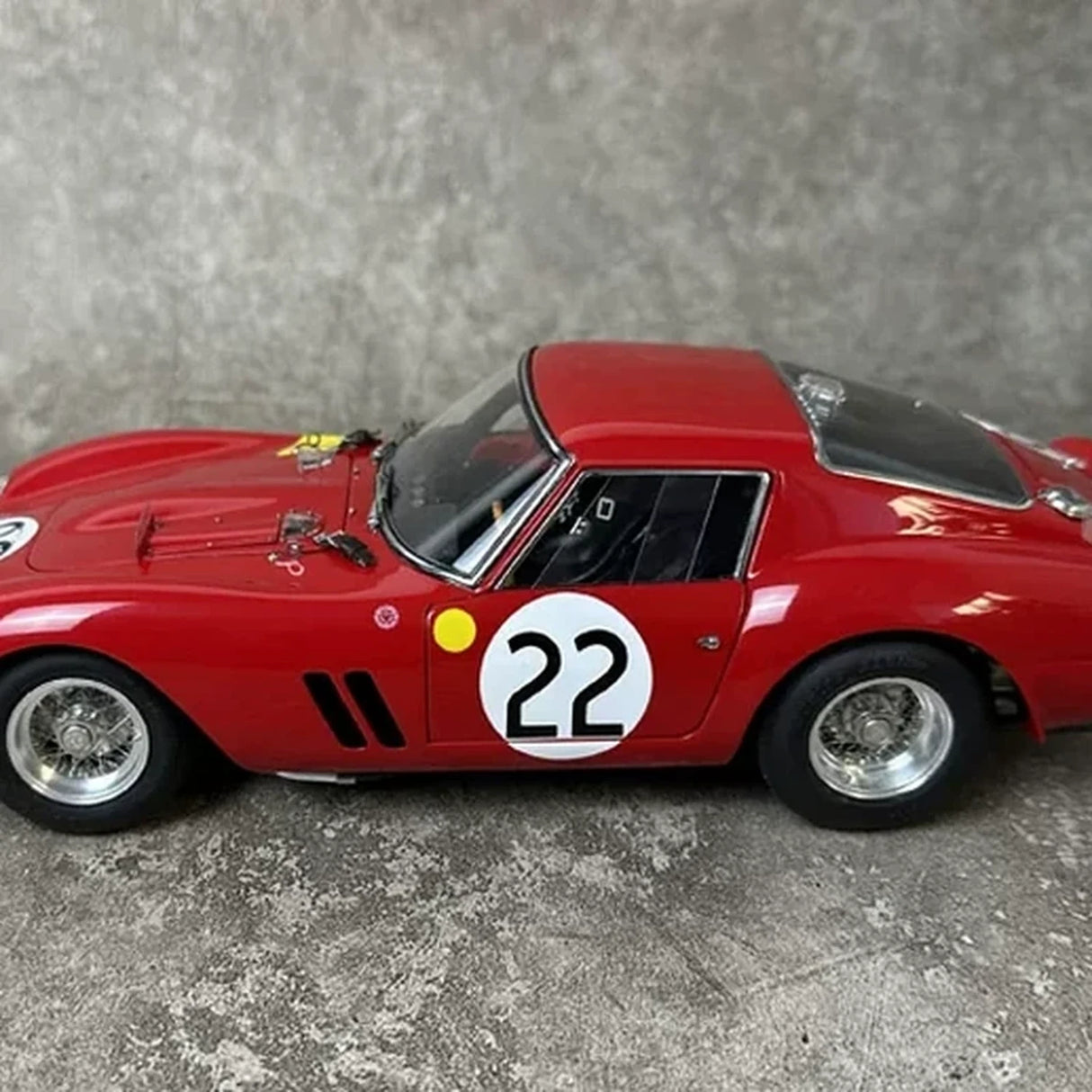 Ferrari 1962 250 GTO #22 Rot 1:18 24h Le Mans Druckguss-Sammlermodell von CMC - Ansicht 3