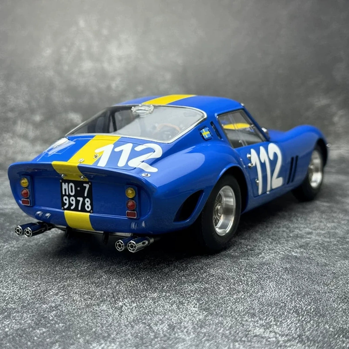 Ferrari 1962 250 GTO #112 Blau and Gelb 1:18 Targa Florio 1964 Druckguss-Sammlermodell von CMC - Ansicht 7