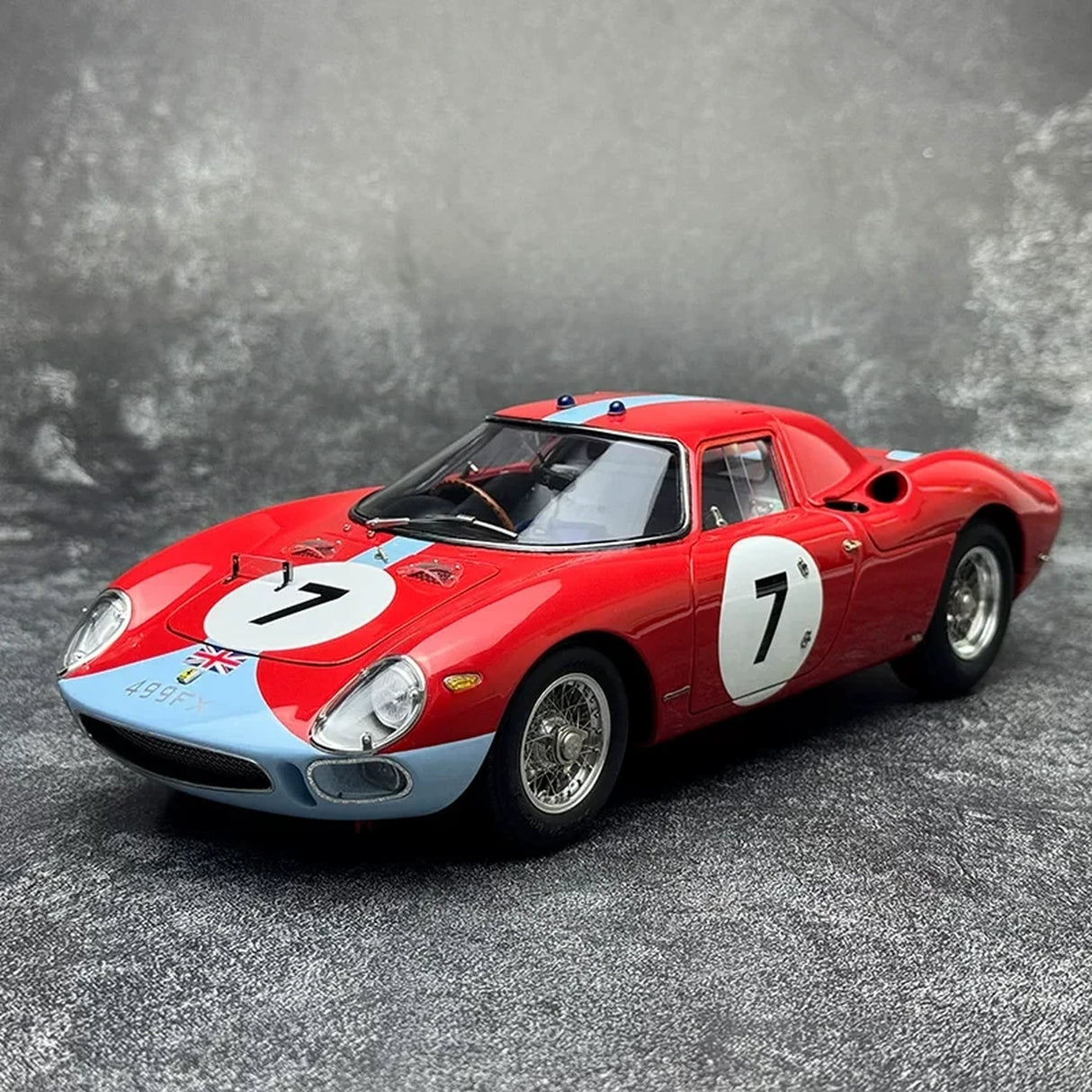 Ferrari 1964 250 LM #7 Rot 1:18 Winner Reims 12h Druckguss-Sammlermodell von CMC - Ansicht 1