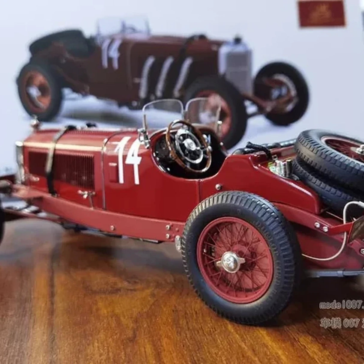 1:18 Mercedes-Benz 1931 SSKL #28 Red model car by CMC - view 4
