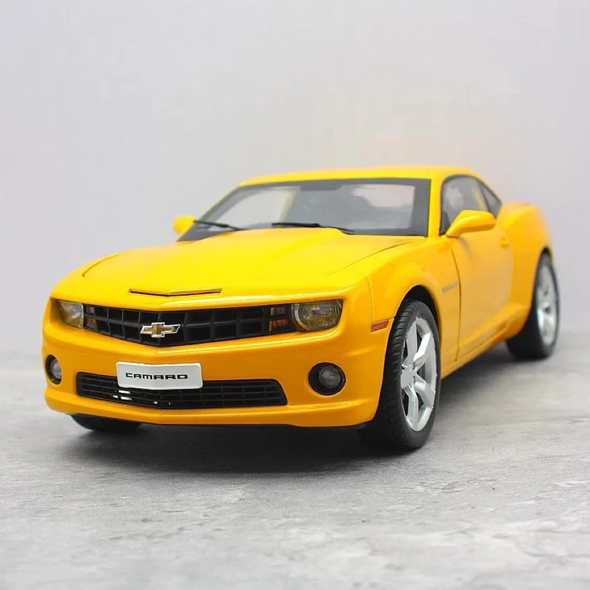 CSM Chevrolet 2010 Camaro Yellow 1:18 – Keräilyvalmisteinen valuvalumalli
