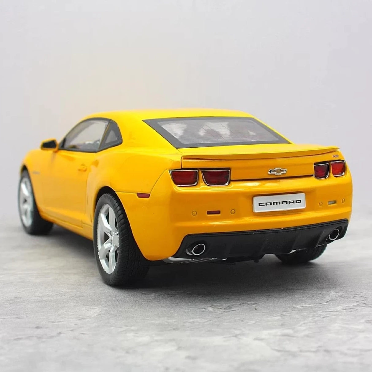 CSM Chevrolet 2010 Camaro Yellow 1:18 – Keräilyvalmisteinen valuvalumalli