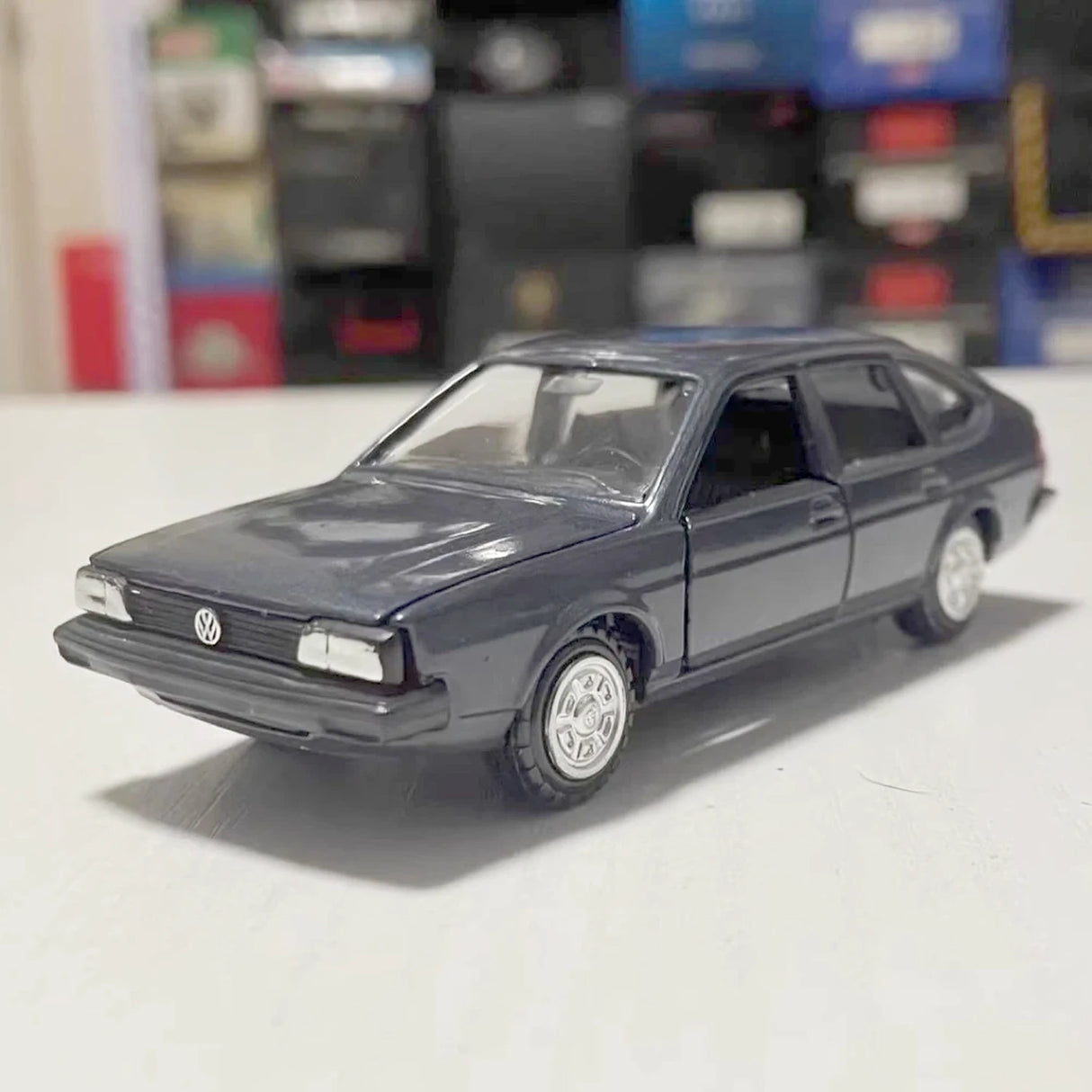 Conrad Volkswagen 1984 Passat GLS Hatchback Blue 1:43 – Collectible Diecast Model Die-Cast