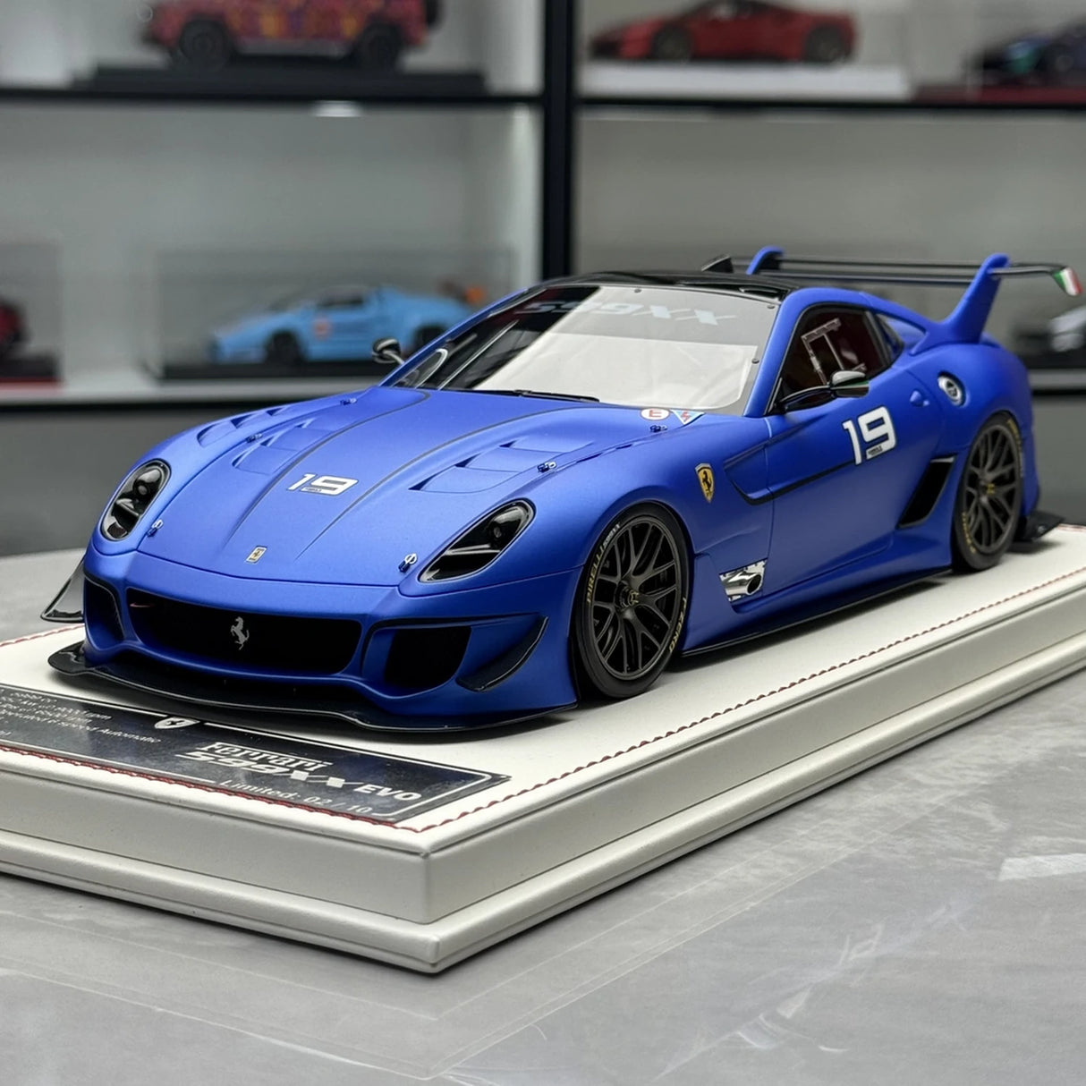 Ferrari 2011 599XX Evo #19 Matte Blue 1:18 hartsinen keräilymalli Davis & Giovanni – katso 2