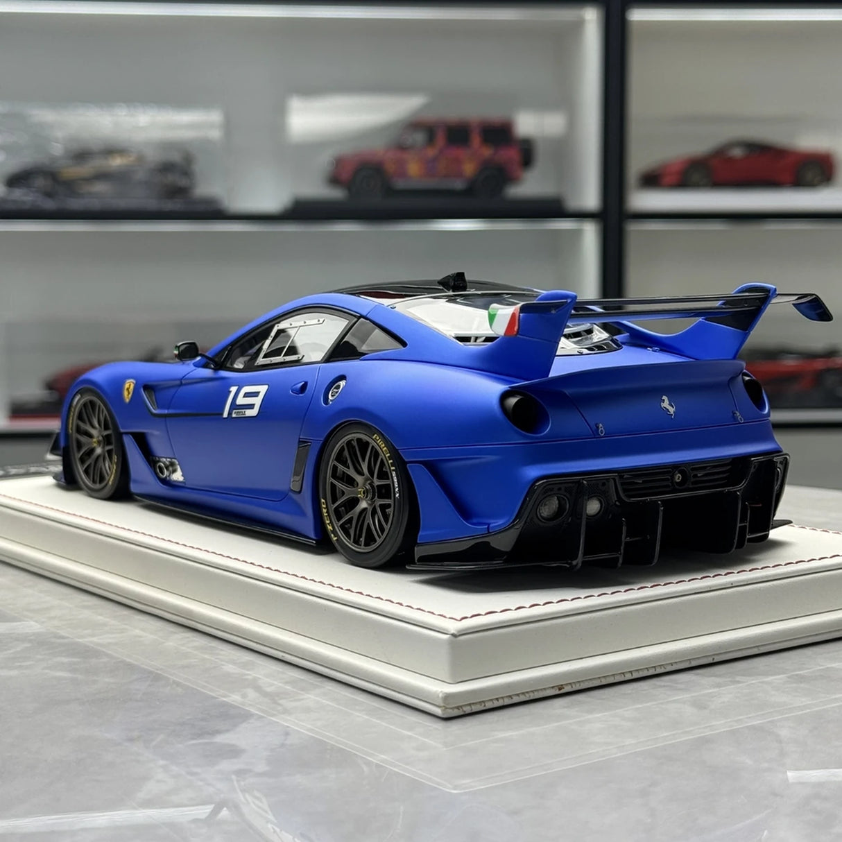 Ferrari 2011 599XX Evo #19 Matte Blue 1:18 hartsinen keräilymalli Davis & Giovanni - katso 5