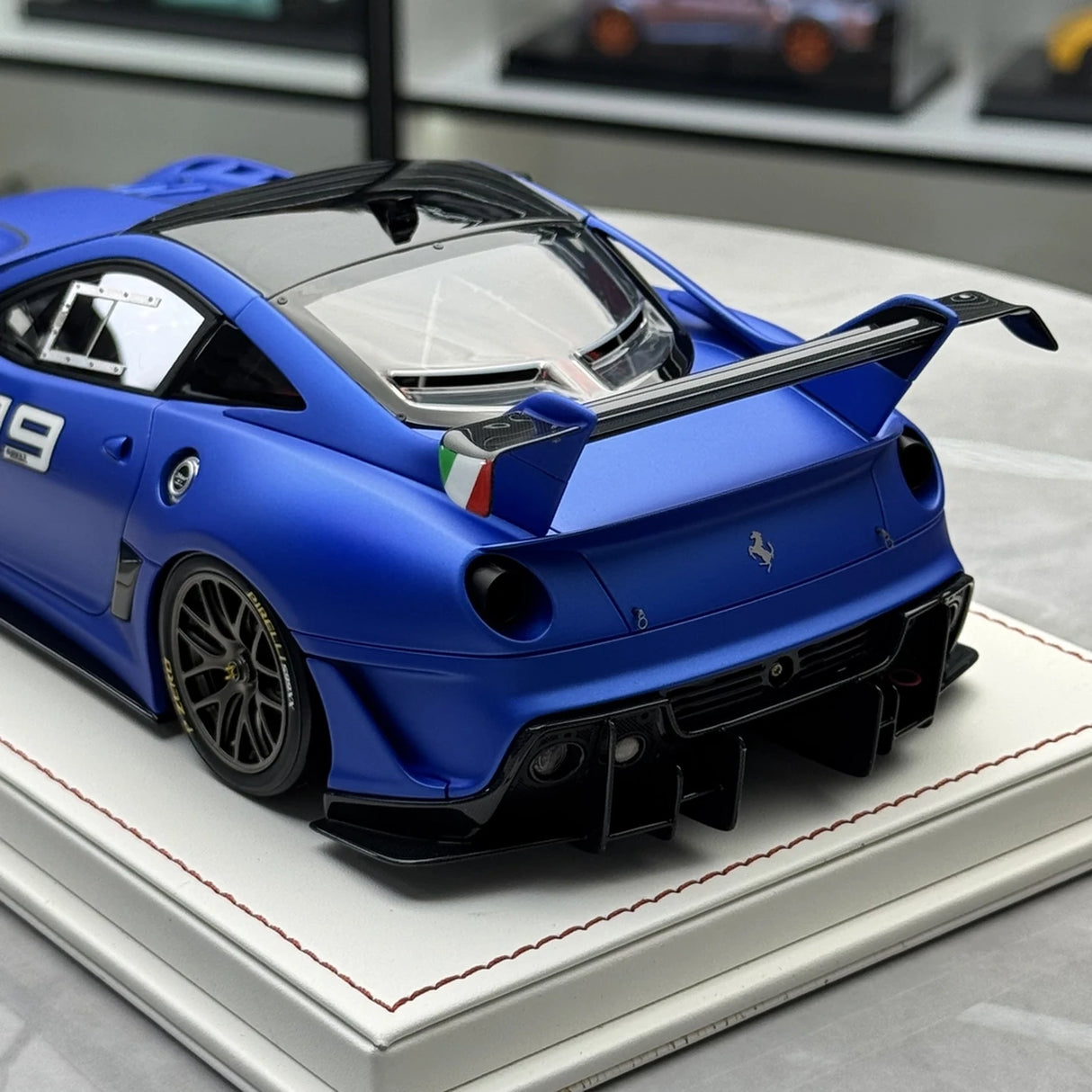 Ferrari 2011 599XX Evo #19 Matte Blue 1:18 hartsinen keräilymalli Davis & Giovanni - katso 9