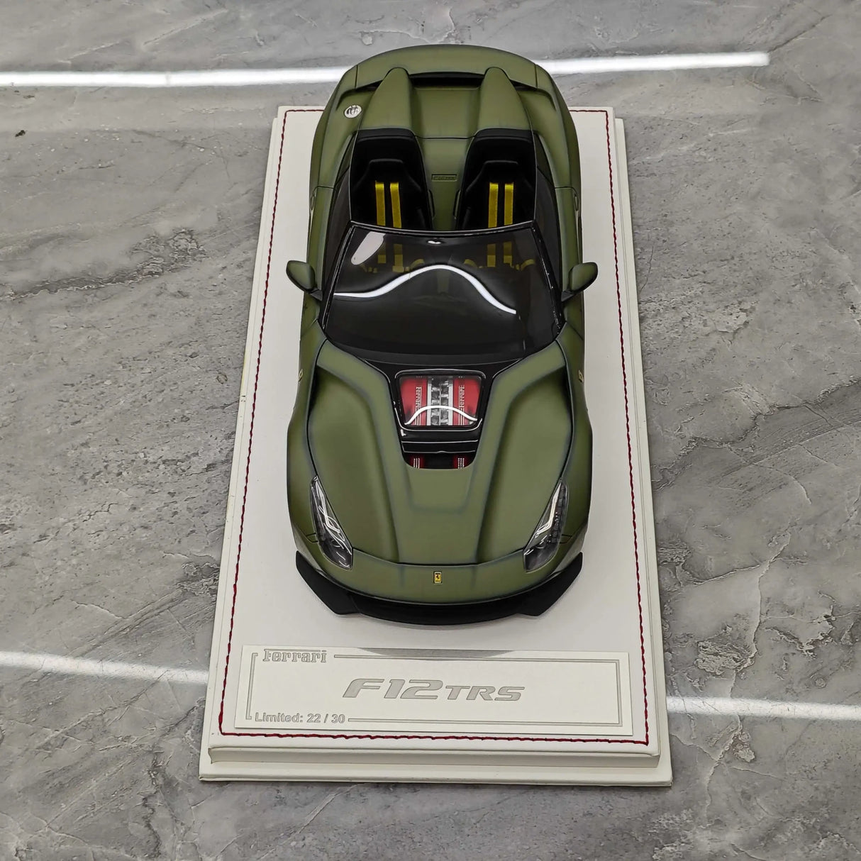 Davis & Giovanni Ferrari 2014 F12 TRS Metallic Dark Green 1:18 – Resina da collezione per modelli in resina