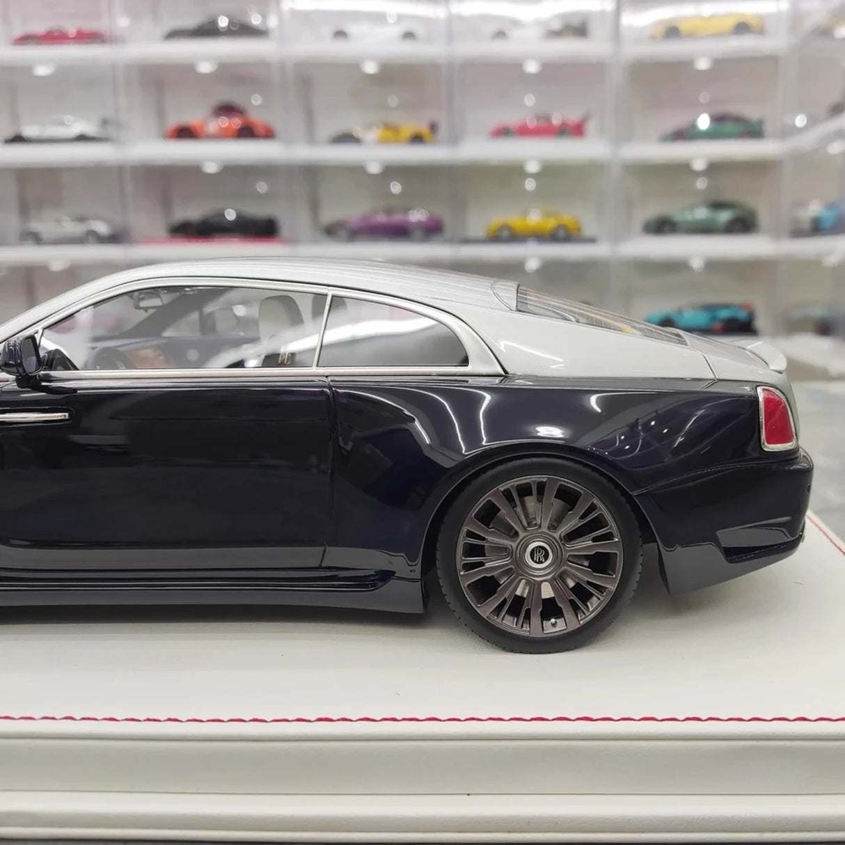 Davis & Giovanni Rolls-Royce 2013 Wraith Novitec Spofec Blue and Silver 1:18 – Collectible Resin Model Resin