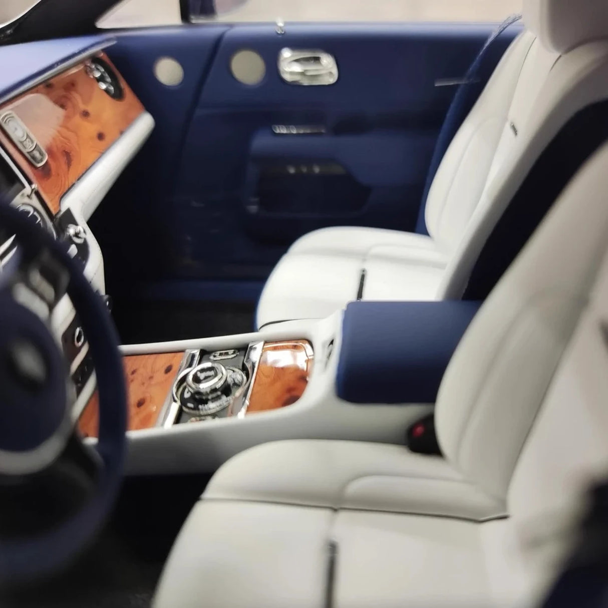 Davis & Giovanni Rolls-Royce 2013 Wraith Novitec Spofec Blue and Silver 1:18 – Collectible Resin Model Resin