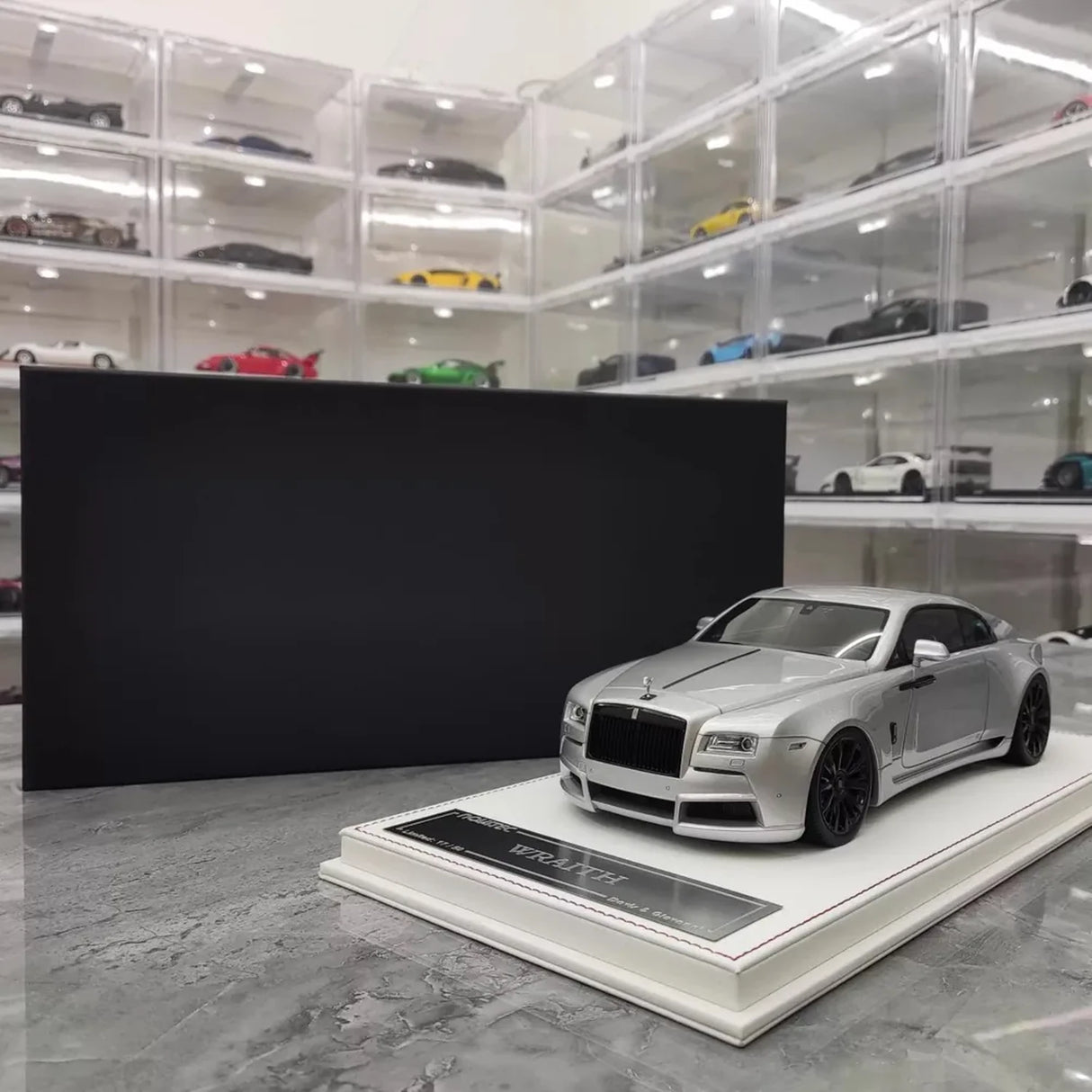 Davis & Giovanni Rolls-Royce 2013 Wraith Novitec Silver Model Car 1:18 – Collectible Resin Model Resin