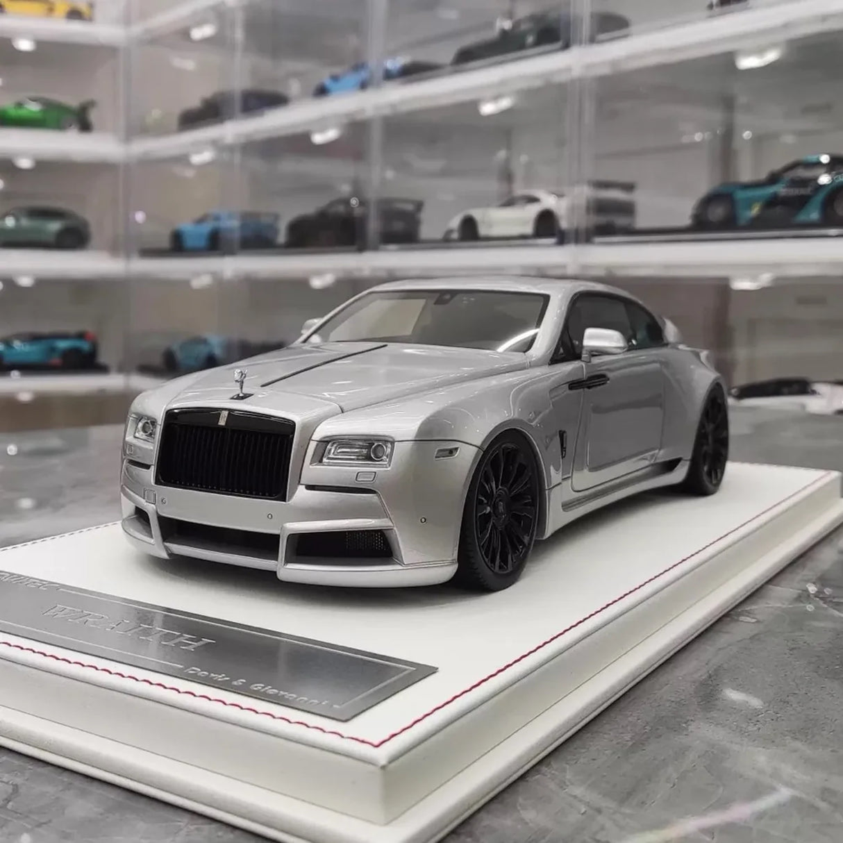 Davis & Giovanni Rolls-Royce 2013 Wraith Novitec Silver Model Car 1:18 – Collectible Resin Model Resin