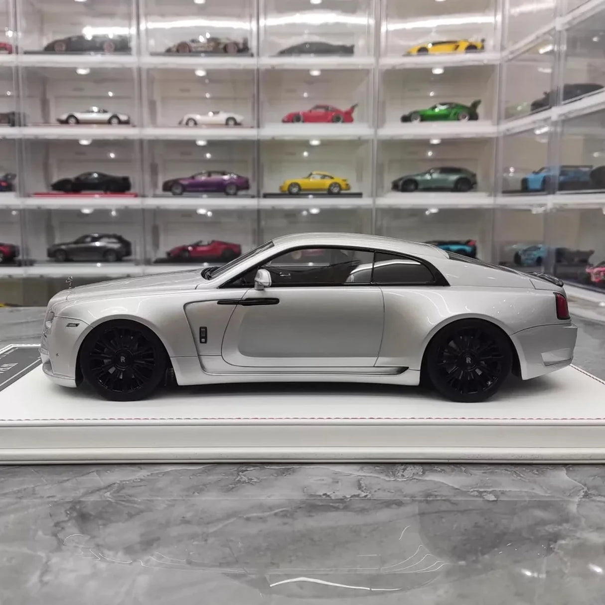 Davis & Giovanni Rolls-Royce 2013 Wraith Novitec Silver Model Car 1:18 – Collectible Resin Model Resin