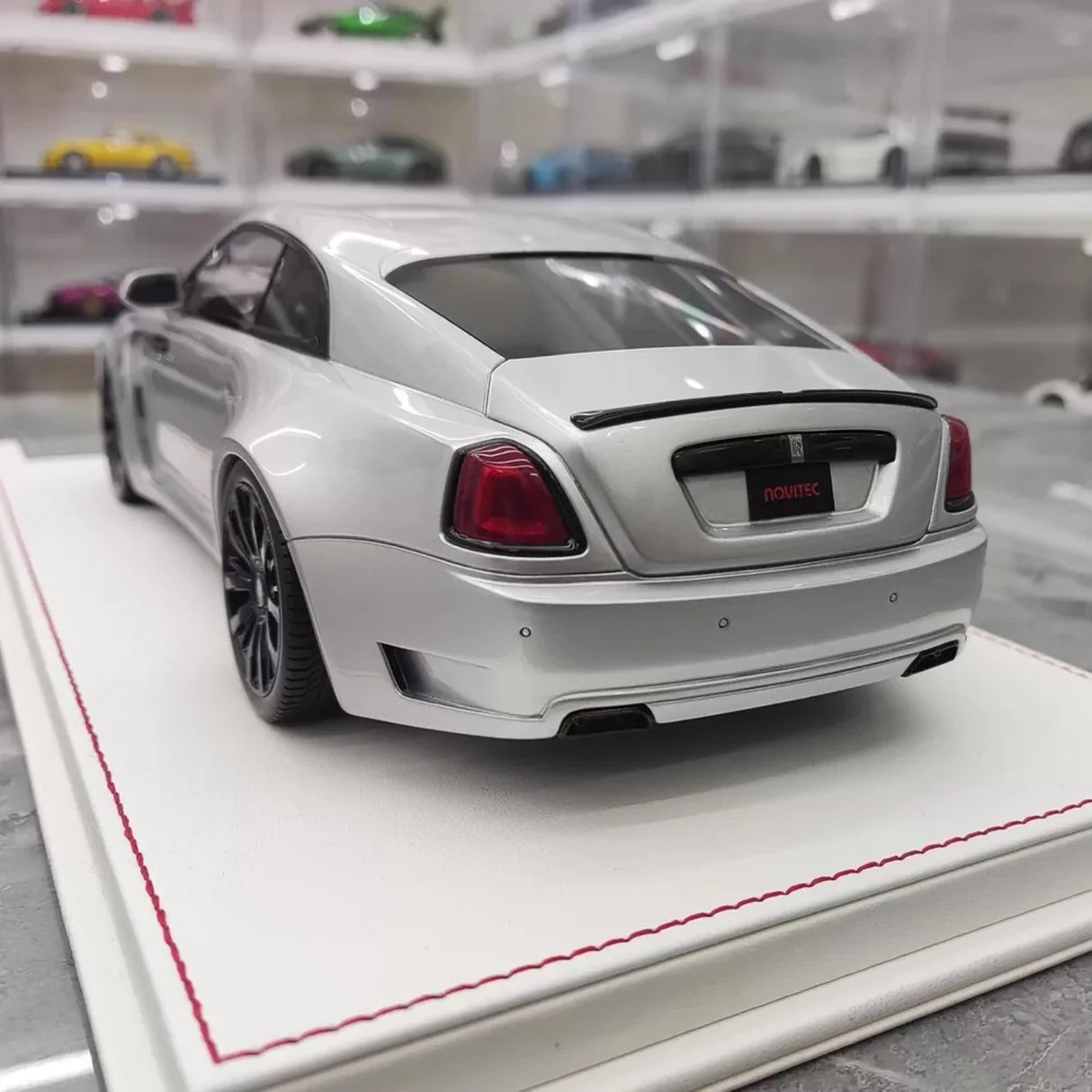 Davis & Giovanni Rolls-Royce 2013 Wraith Novitec Silver Model Car 1:18 – Collectible Resin Model Resin