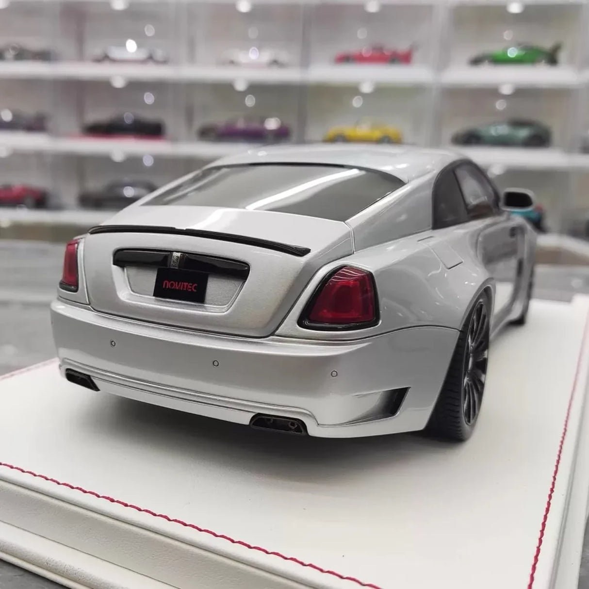 Davis & Giovanni Rolls-Royce 2013 Wraith Novitec Silver Model Car 1:18 – Collectible Resin Model Resin