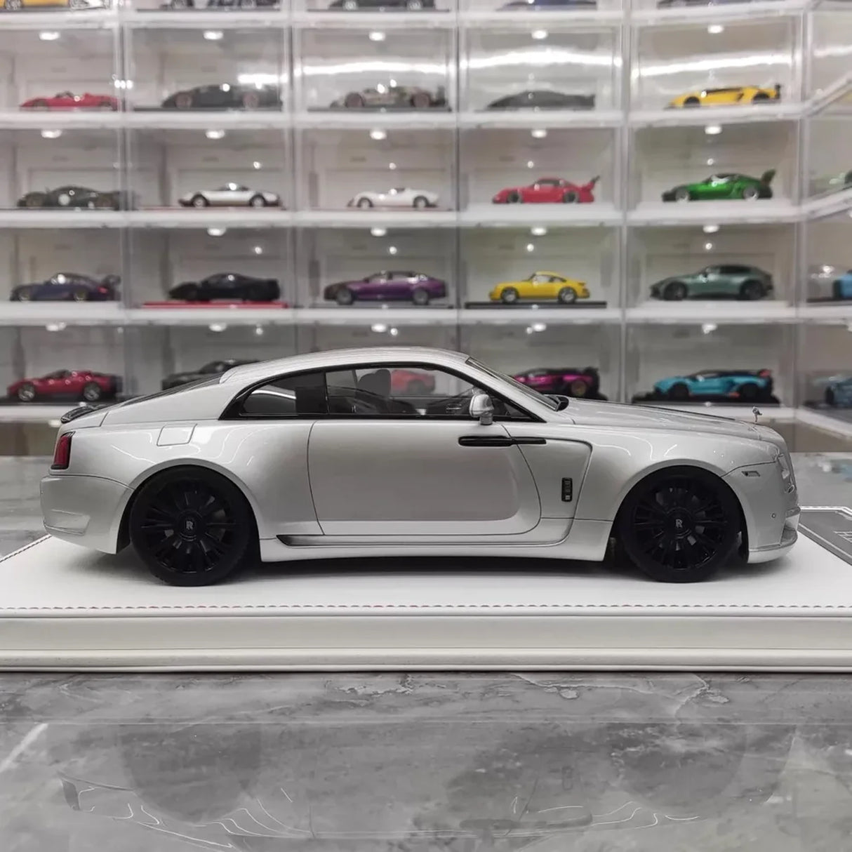 Davis & Giovanni Rolls-Royce 2013 Wraith Novitec Silver Model Car 1:18 – Collectible Resin Model Resin