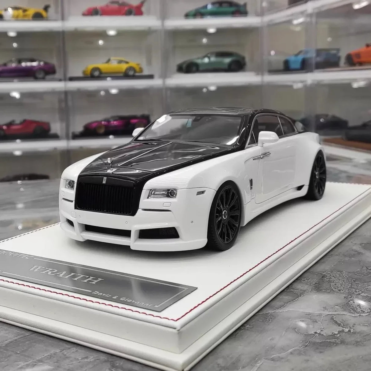 Davis & Giovanni Rolls-Royce 2013 Wraith Novitec White and Black 1:18 – Collectible Resin Model Resin